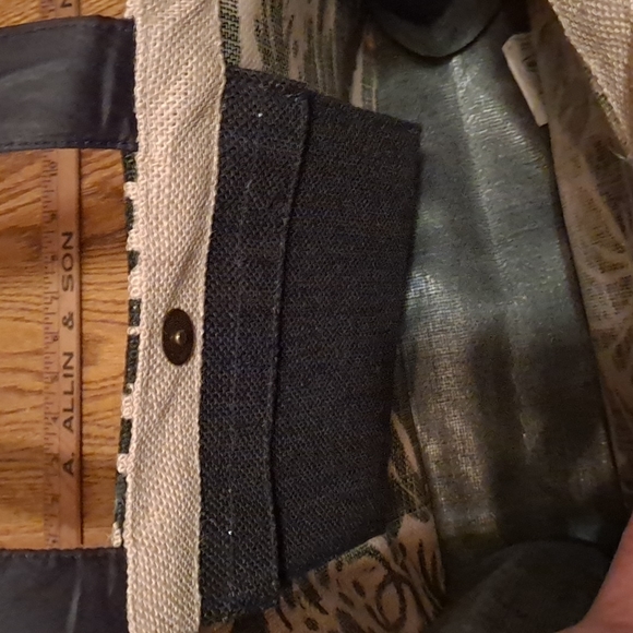 NWT versatile tote  black and beige - Picture 2 of 6